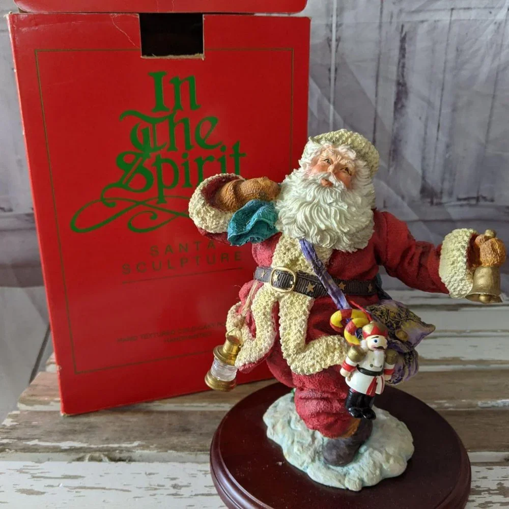 In‎ The Spirit Santa Sculpture Cast Figurine Christ
